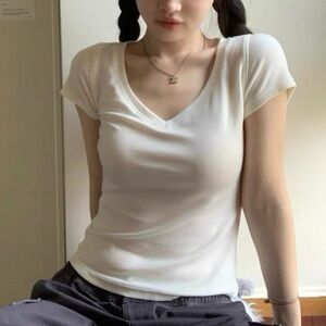 Cream V-neck tee with a relaxed fit